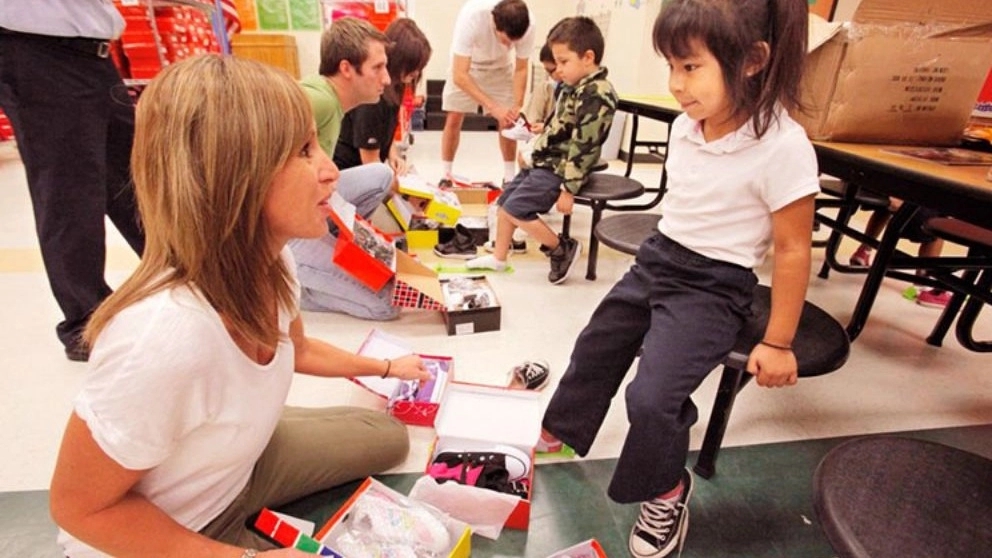 ☑️ What characteristics should suitable shoes for school have?
