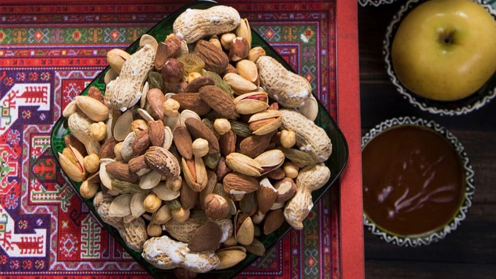 How to keep nuts fresh?