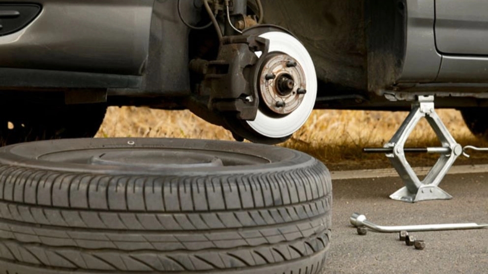 How to use a car jack?