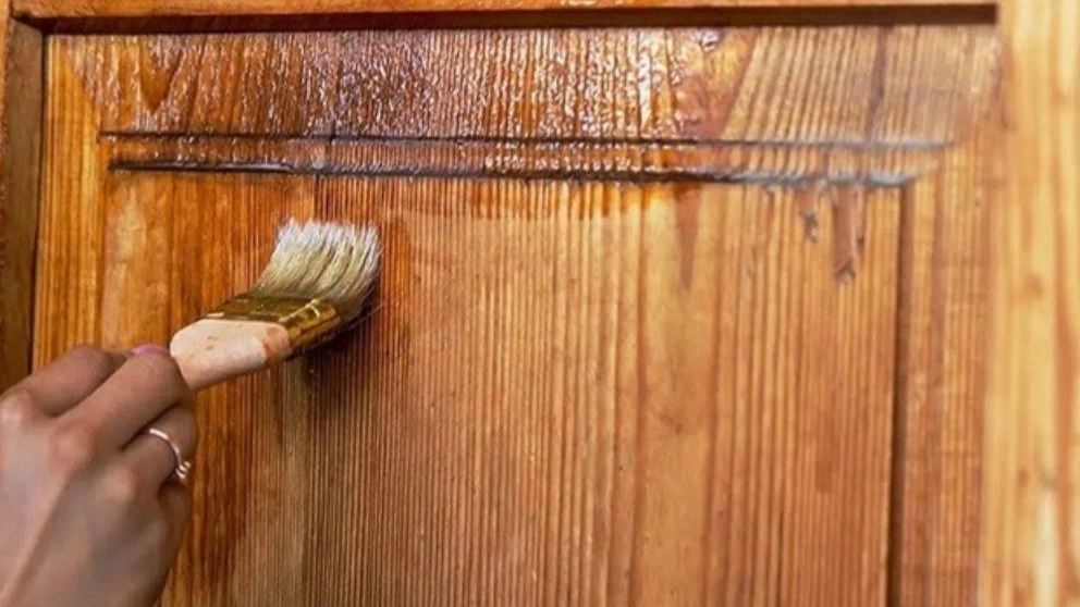 Suitable color for wooden door