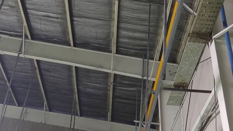Construction and installation of sloping roof and welding skeleton of Isfahan Sanat Qara Daghi in Arak