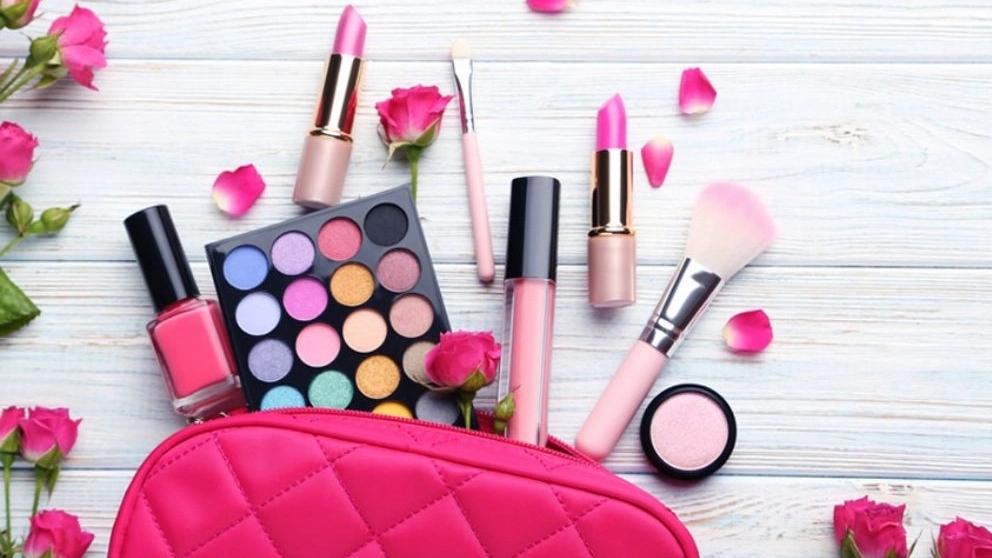 Elena cosmetic store in Lahijan, Gilan