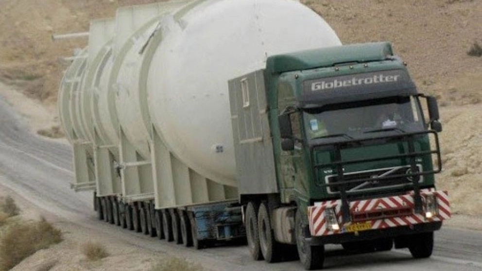Transporting back-breaking traffic loads of Daran Gharb in Ilam