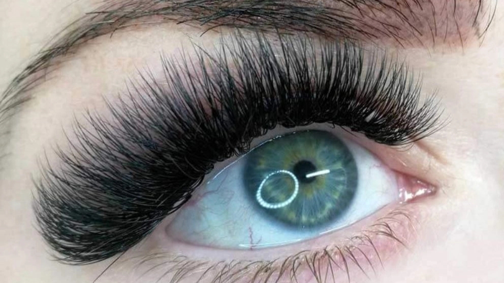 Valium eyelash implantation, a way to add volume to eyelashes