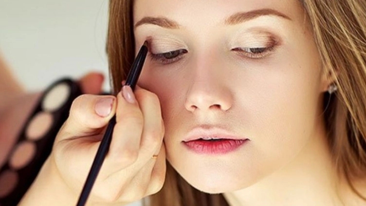 Types of facial makeup