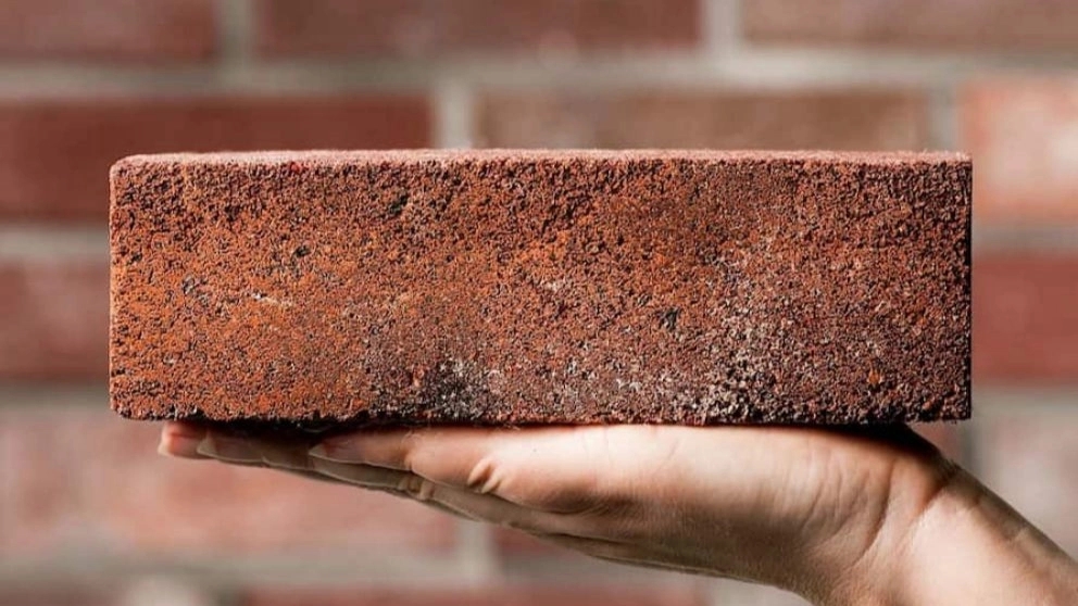 Introduction of refractory bricks or furnace bricks
