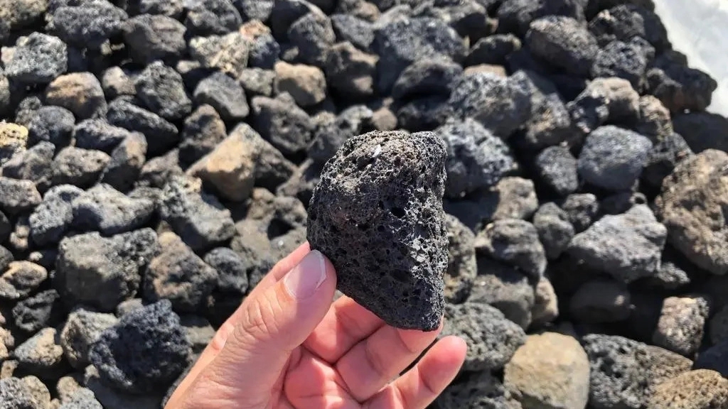 Sale and distribution of Moazzami mineral pumice in Qorveh