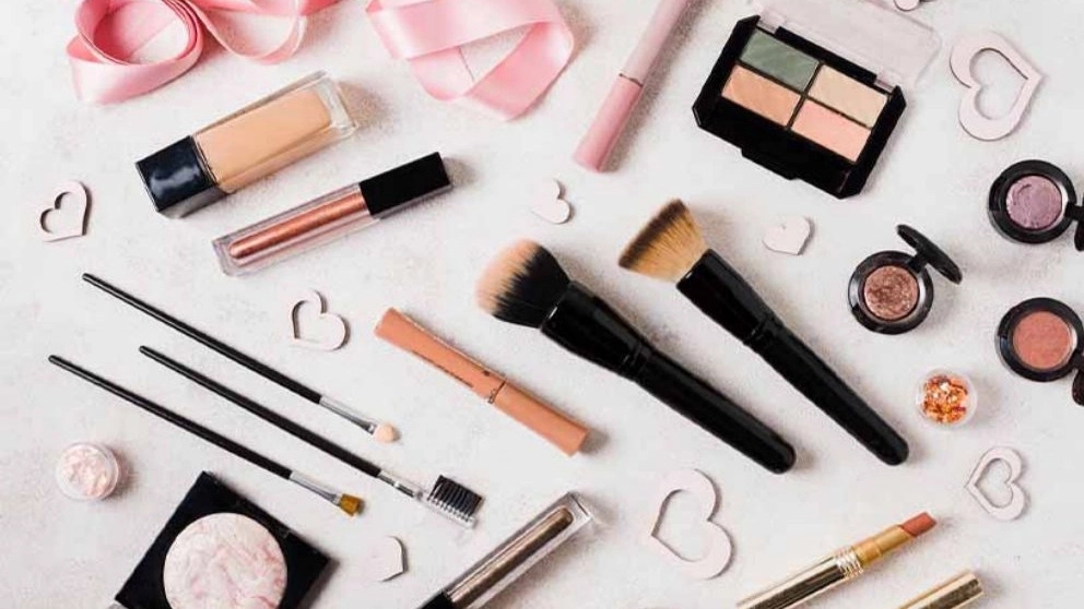 Sale of all kinds of Ahmadzadeh dream cosmetics in Gilan