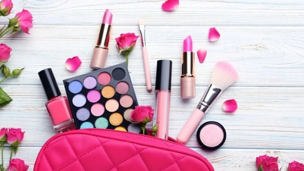 How to recognize original cosmetics from fake ones