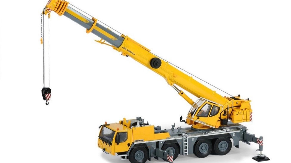 Kiani's crane and lift rental services in Qazvin