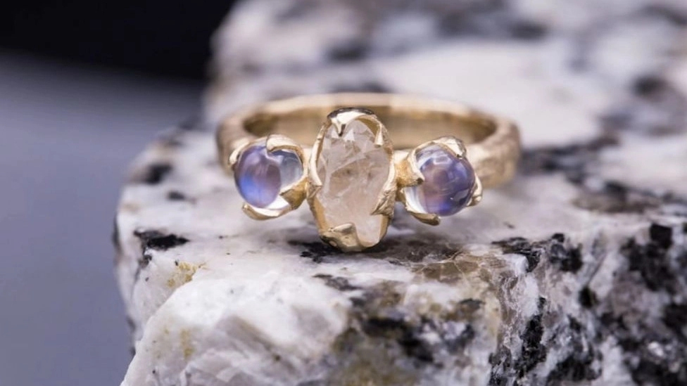 Designing, manufacturing and selling all kinds of Reyhan ring jewelry in Qom