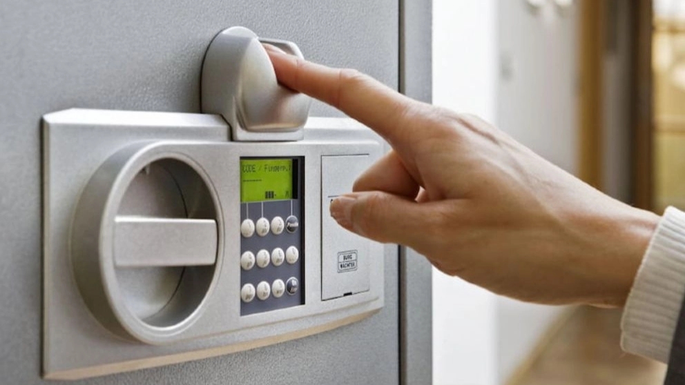 A few main differences between digital and mechanical safes
