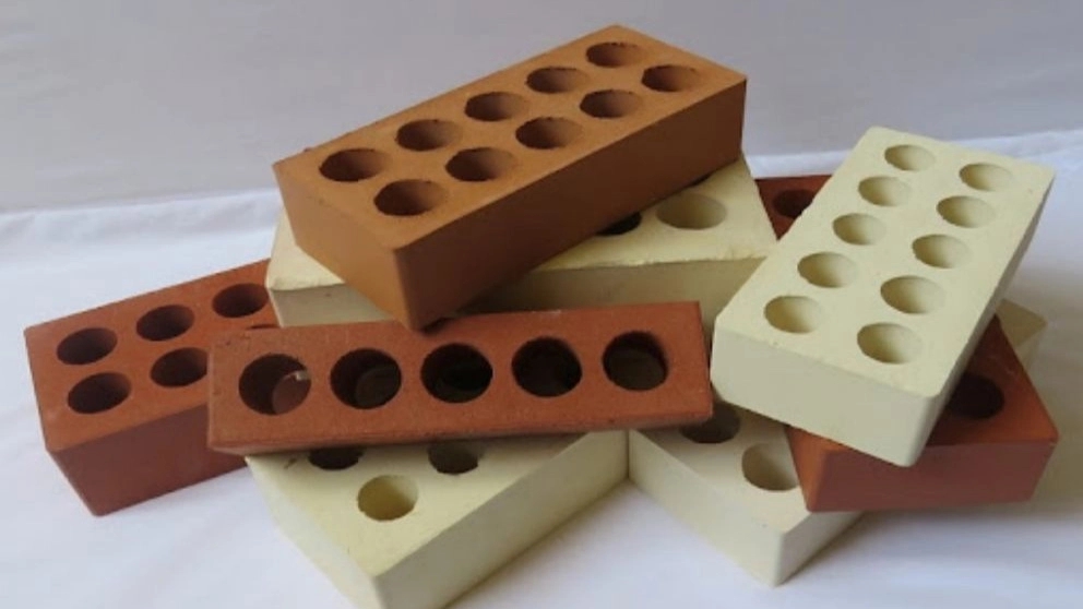 The difference between refractory brick and normal brick