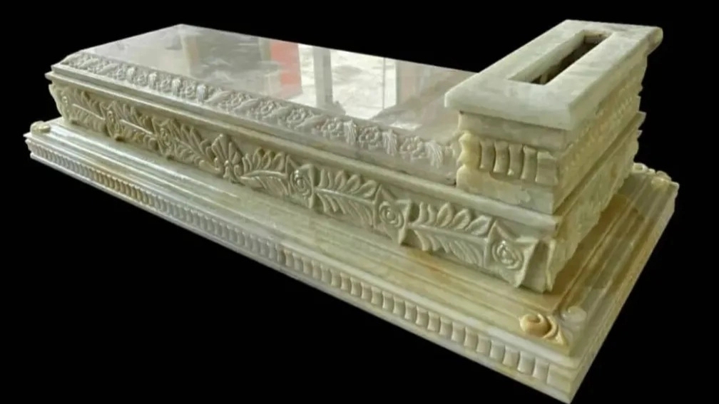 Production of stone glass tombstones in Alborz