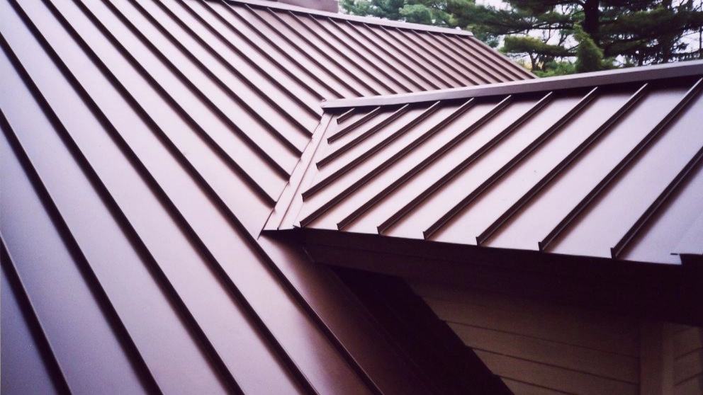 The construction of metal structures and the installation of Iranian roofing in Abhar