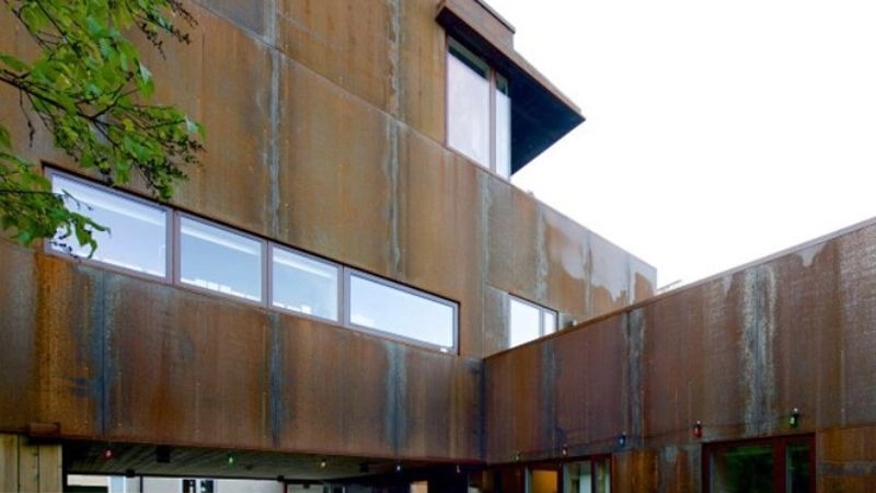 Types of metal facade of the building