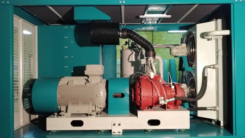 Compressed air screw compressor features and components