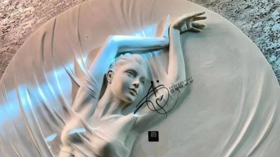 What are the types of modern plaster?
