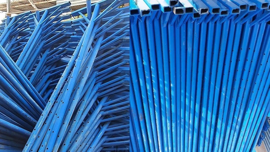 Multiple applications of ceiling jacks