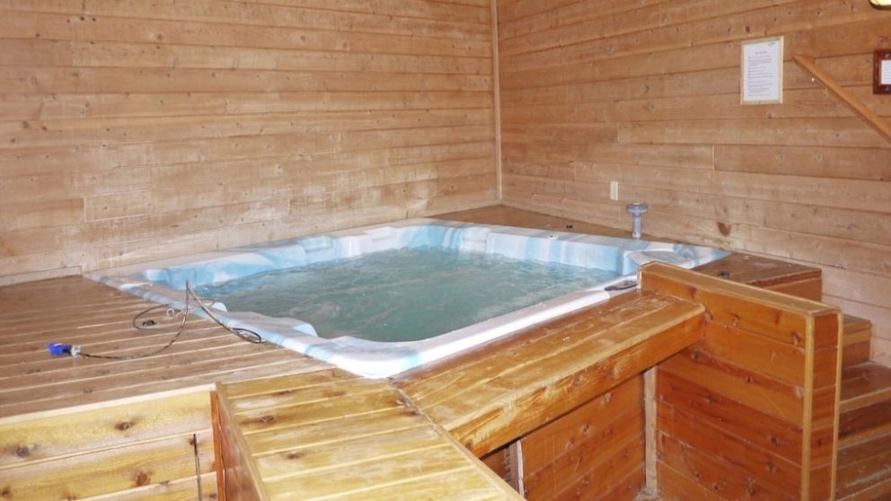 What facilities do saunas and jacuzzis need?