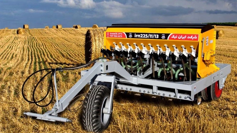 Production and sale of deep straw picker and Iran Nik Begdali combine in Zarrin Road, Zanjan