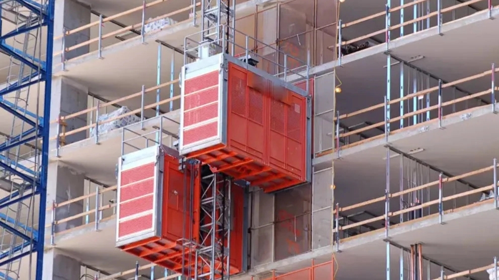 Getting to know the workshop elevator
