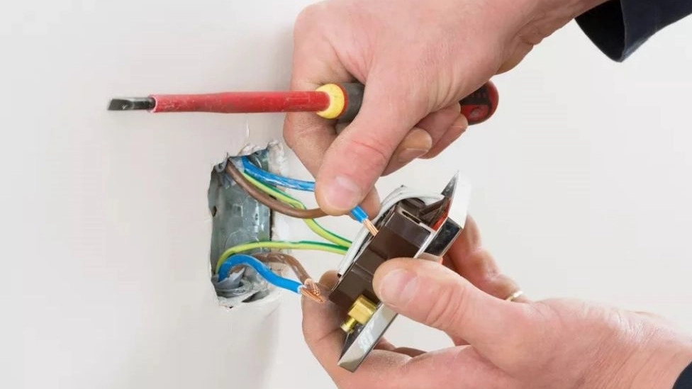 Symptoms of failure and malfunction of the power switch