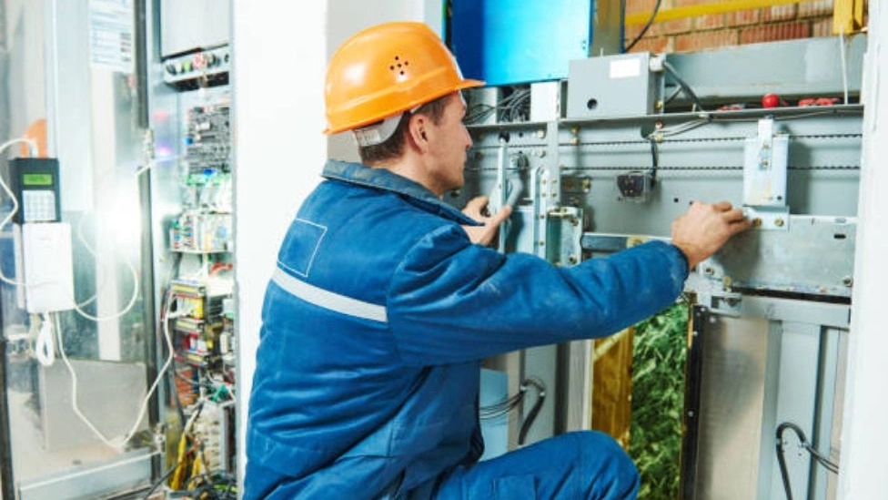 Failure factors of the elevator motor