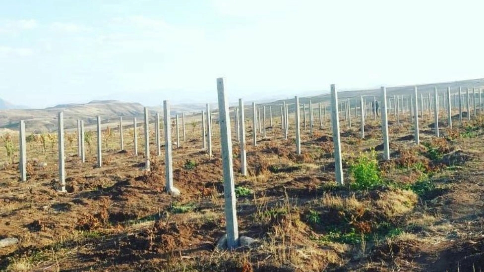 Production of concrete base fence and Hashjin beams in Ardabil