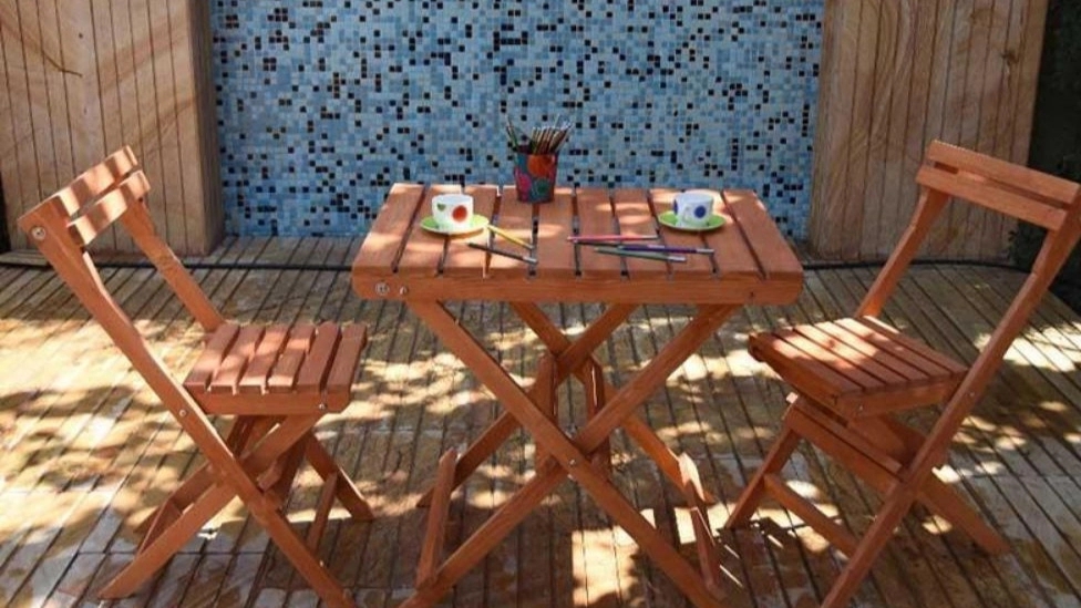 Advantages of folding tables and chairs