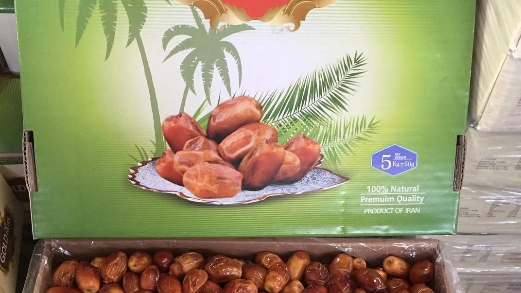Packaging of Azar Amir palm dates in Tabriz