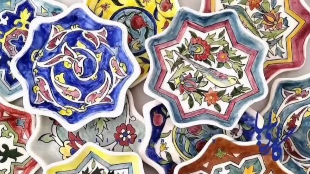 Sale of handicrafts by Lea Gallery artists in Semnan
