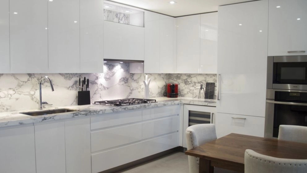 Comparison of glass and membrane cabinets