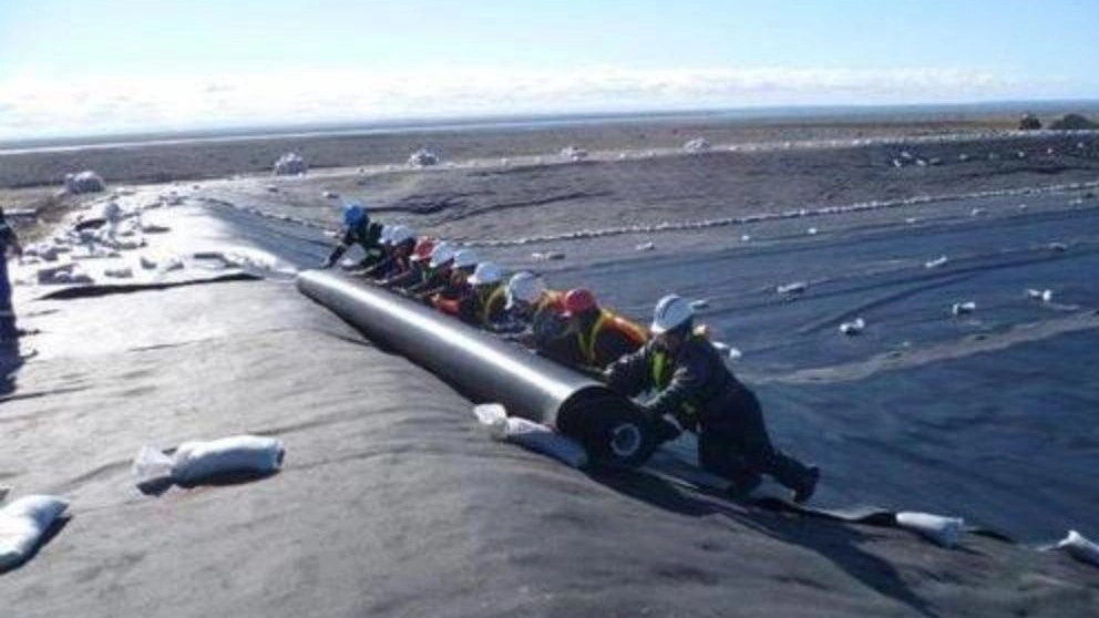 Geomembrane sheet installation contractor