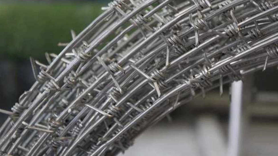 Production and installation of Pasargad fence and barbed wire in Razvanshahr, Gilan