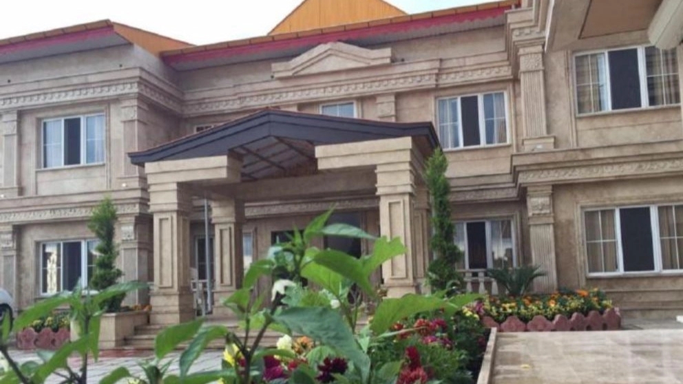 Parnian Apartment Hotel in Bandar Anzali