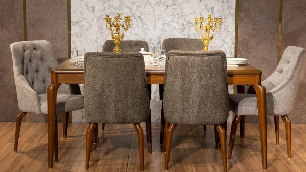 Important points in maintaining wooden tables and chairs