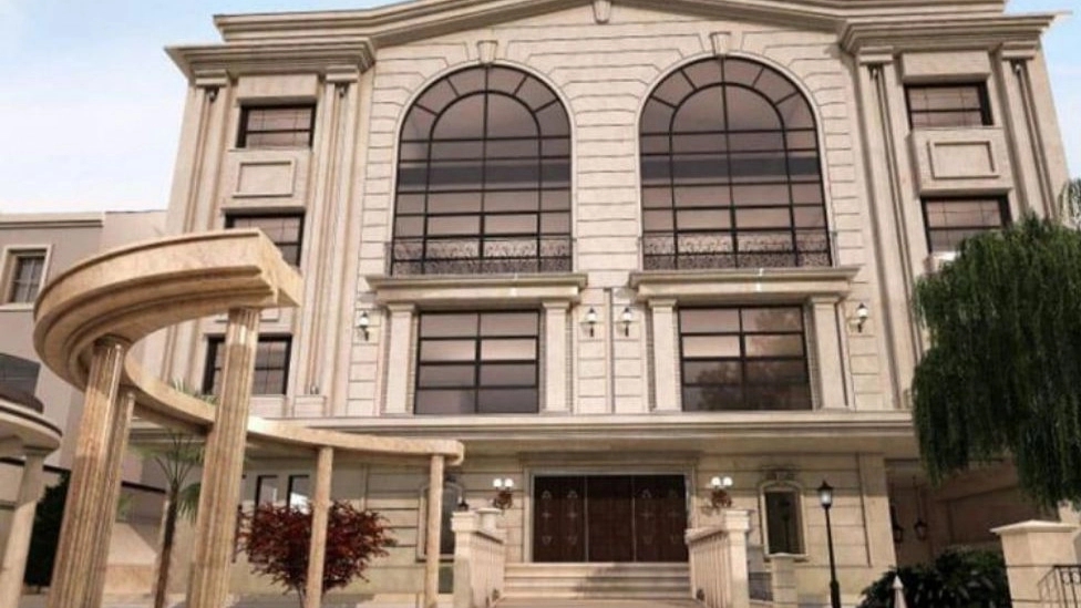 Getting to know the building facade