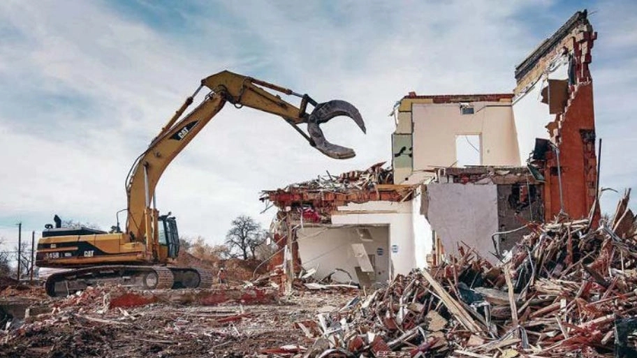 Demolition of a building in Nowshahr