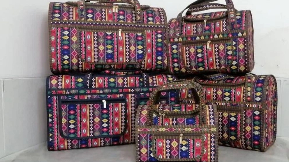 Production and sale of traditional Ahmadi bags in Yazd