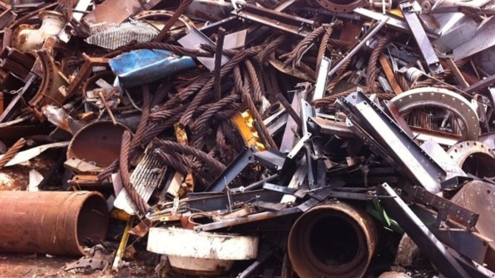 Buyer of waste wood and iron, Hossein Zadeh Khalazir, Tehran
