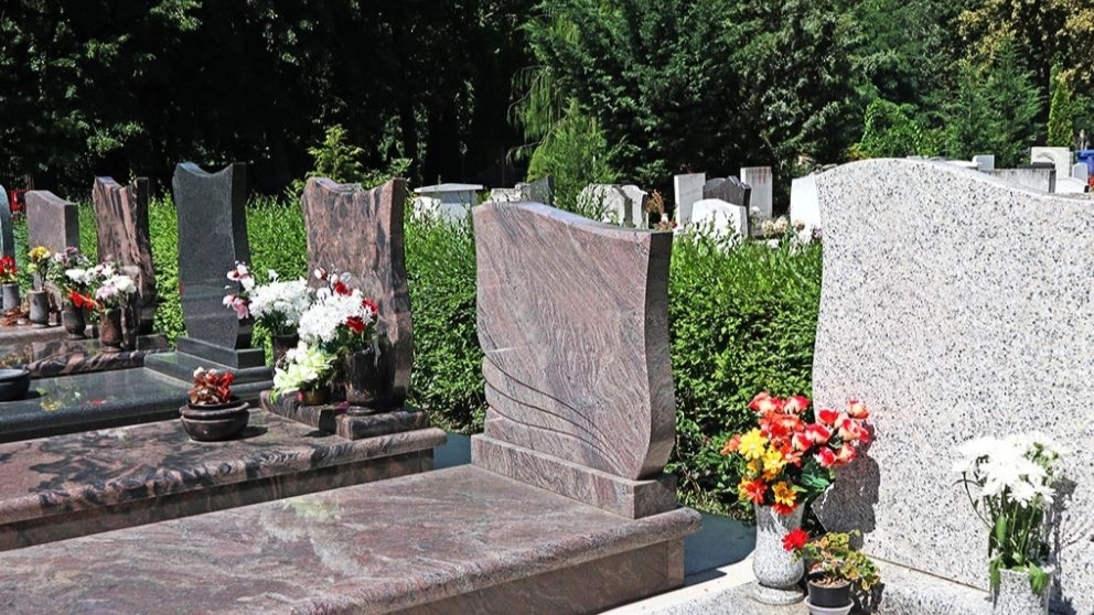 Sale of Iranian and foreign tombstones of Burozian in Rasht
