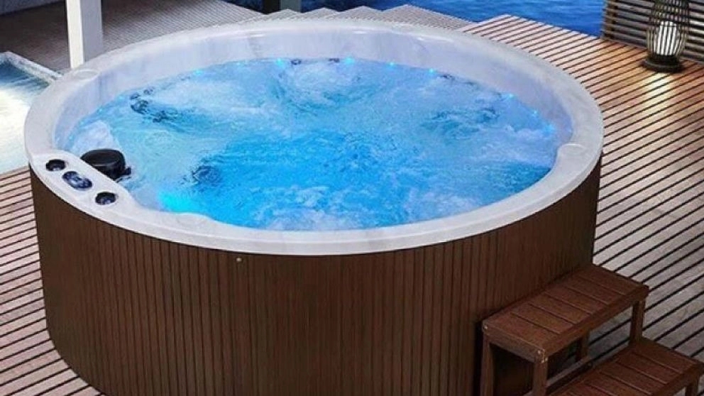 Construction of 0 to 100 swimming pools and sauna Saber Jacuzzi in Tehran
