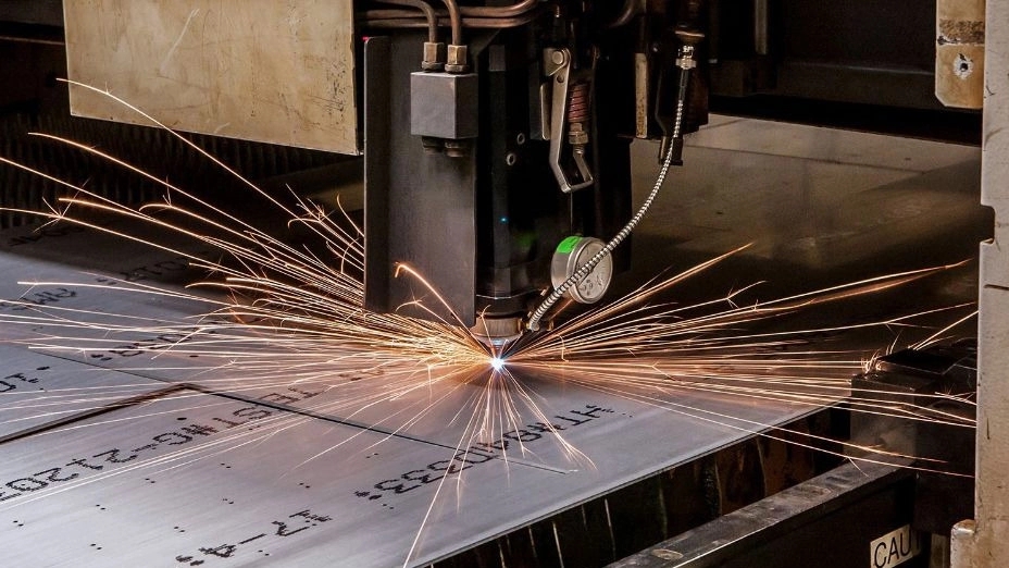 Laser cutting of Sadeghi metals in Isfahan