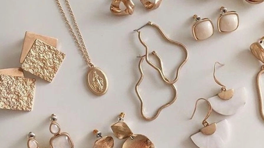 How to maintain our rhinestones and accessories?