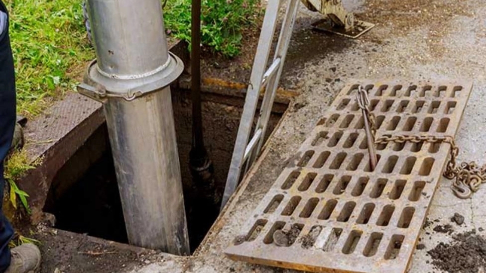 Compliance with safety and hygiene in pipe opening
