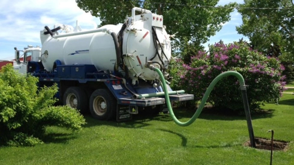 Emptying the filled sewage well