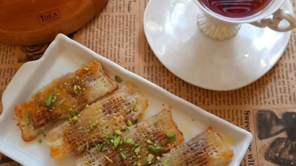 Selling homemade and local Top Cook dried noodles in Rasht