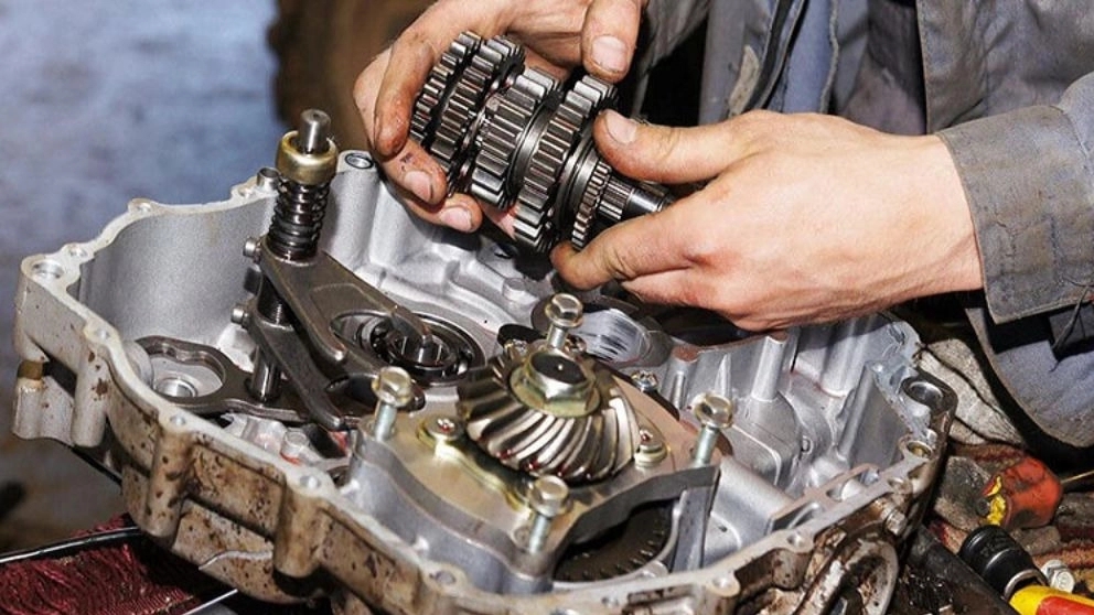 Specialized gearbox repair shop and car steering box distribution center in Varamin, Tehran