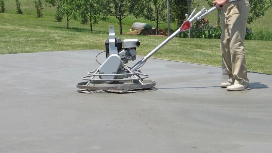 Concreting the floor with a butterfly trowel